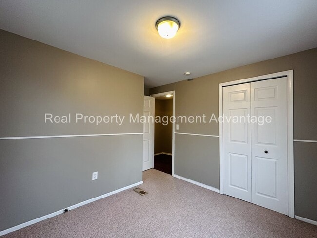 Building Photo - Cute Three-Bedroom with Large Deck!