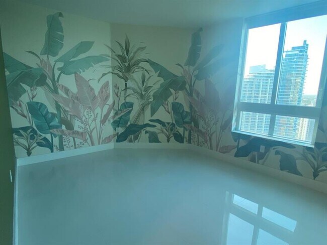 Building Photo - 1900 Bayshore Dr