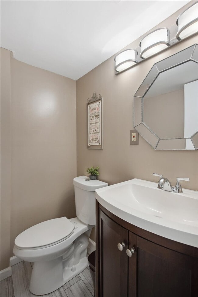 Building Photo - 7600 Red Fox Ct