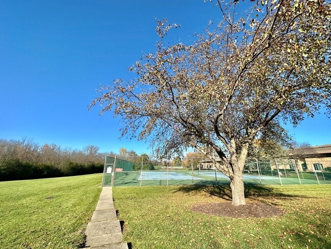 Building Photo - Rare rental opportunity conveniently locat...