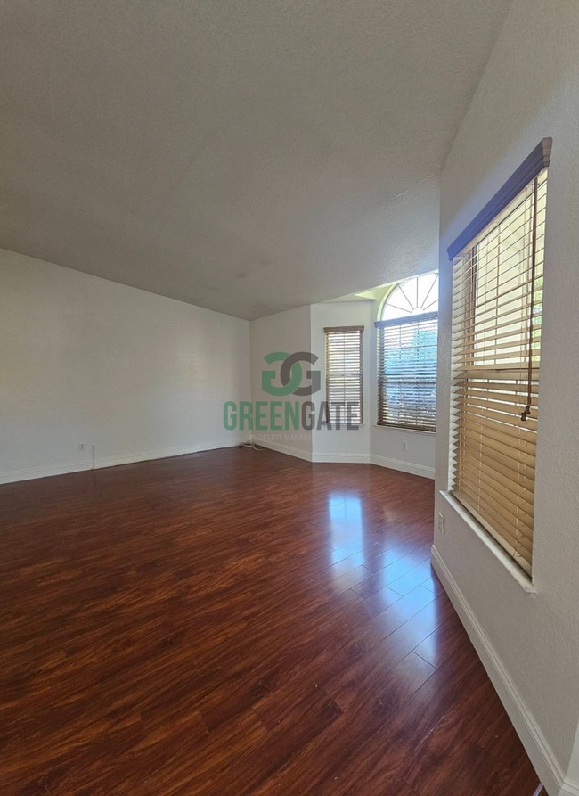 Building Photo - NOW AVAILABLE! Make this spacious 3 bedroo...