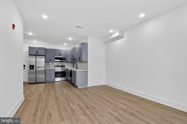 Building Photo - 2331 E York St