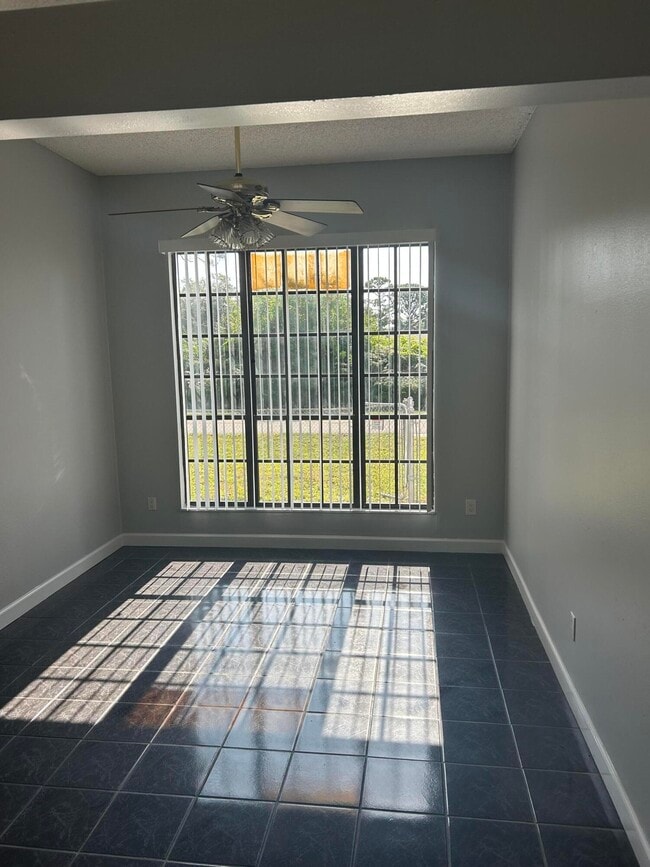 Building Photo - 5511 Green Dolphin St