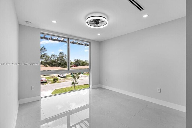 Building Photo - 320 Florida Blvd