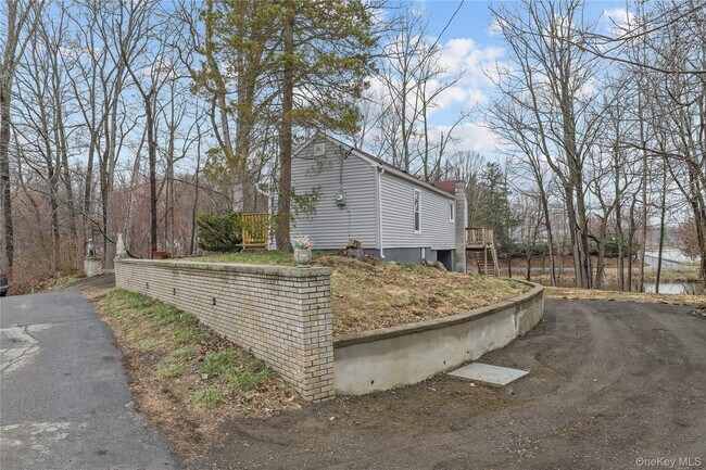 Building Photo - 8 Teatown Ct