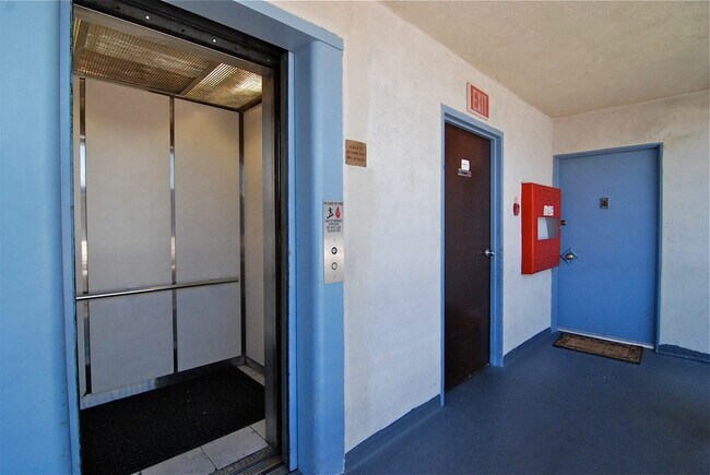 Building Photo - 7005 Coldwater Canyon Ave