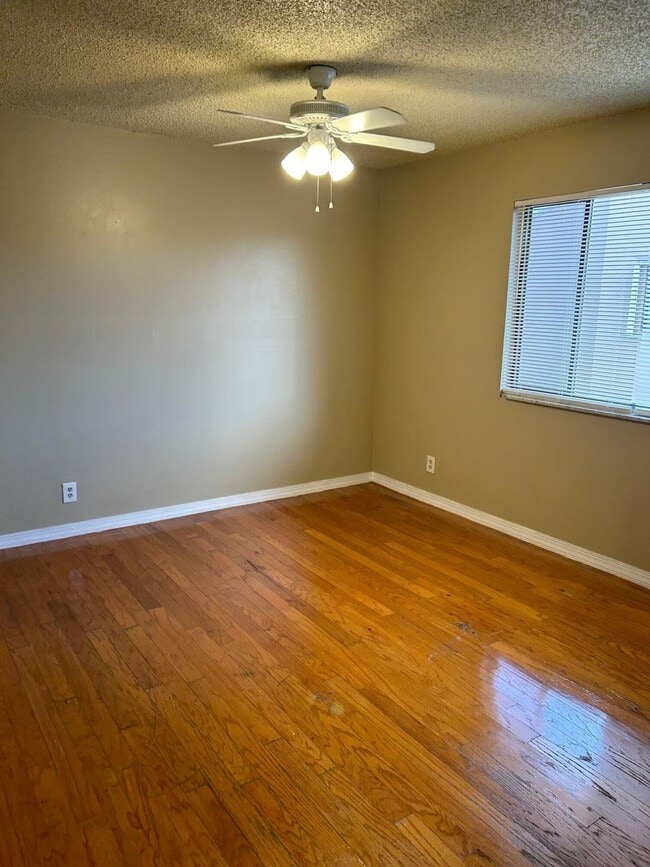 Building Photo - 139 Sparrow Dr