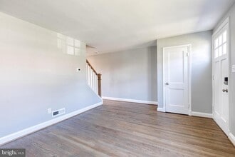 Building Photo - 633 Lucia Ave