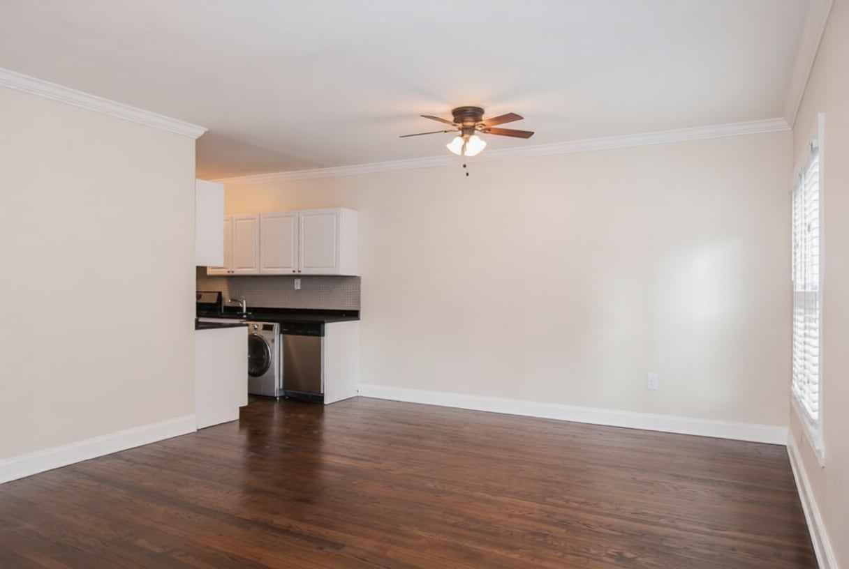 Building Photo - 730 W Roscoe St