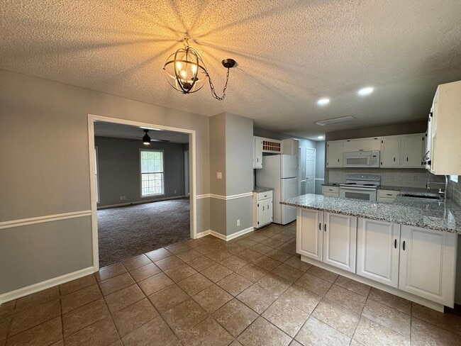 Building Photo - 2587 Elkmont Dr