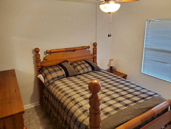 Building Photo - 2800 Cove Cay Dr