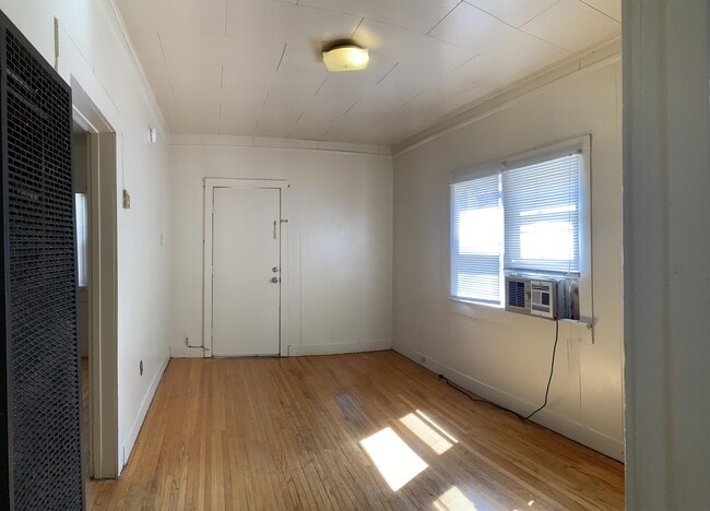 Building Photo - 916 Axtell St