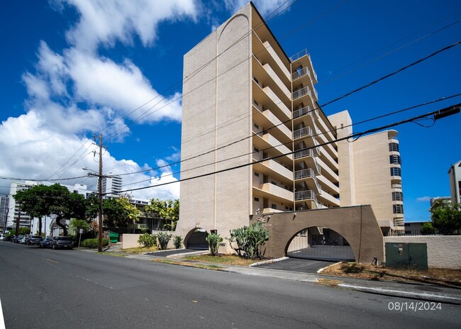 $2300 1 bd 2 ba 1 pkg -1447 Kewalo #705 - $2300  1 bd 2 ba 1 pkg -1447 Kewalo #705