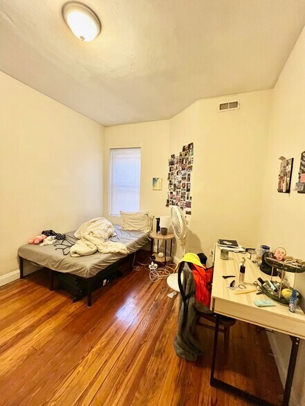 Building Photo - 10 S Huntington Ave