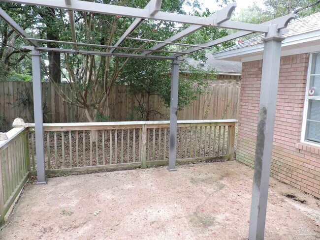 Building Photo - 7663 Charter Oaks Dr
