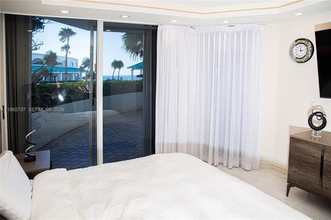 Building Photo - 16445 Collins Ave