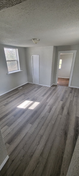 Building Photo - 218 N Chester Ave