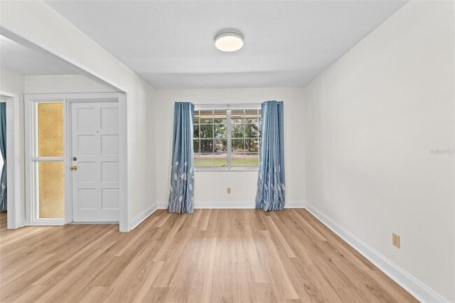 Building Photo - 1908 N Village Ave