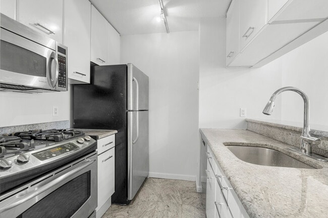 Building Photo - 4 Martine Ave