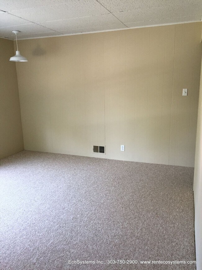 Building Photo - Top Floor Renovated 1 Bed/1 Bath Apartment in Victorian 4-Plex