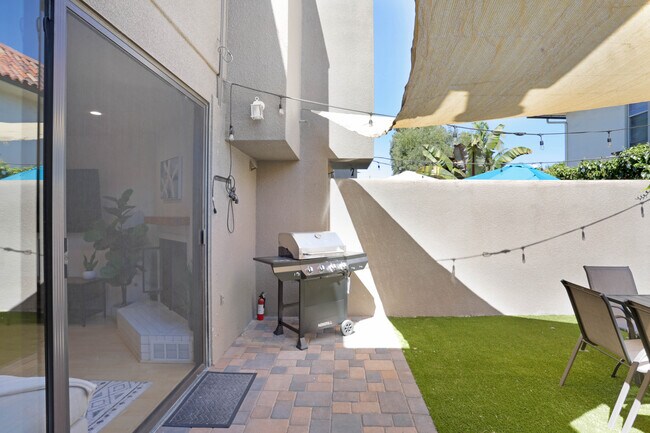 Building Photo - 3054 Rue D’Orleans