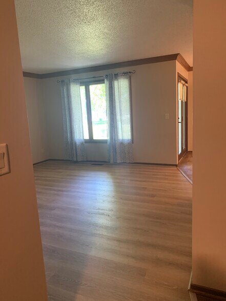 Building Photo - 3590 Blue Jay Way