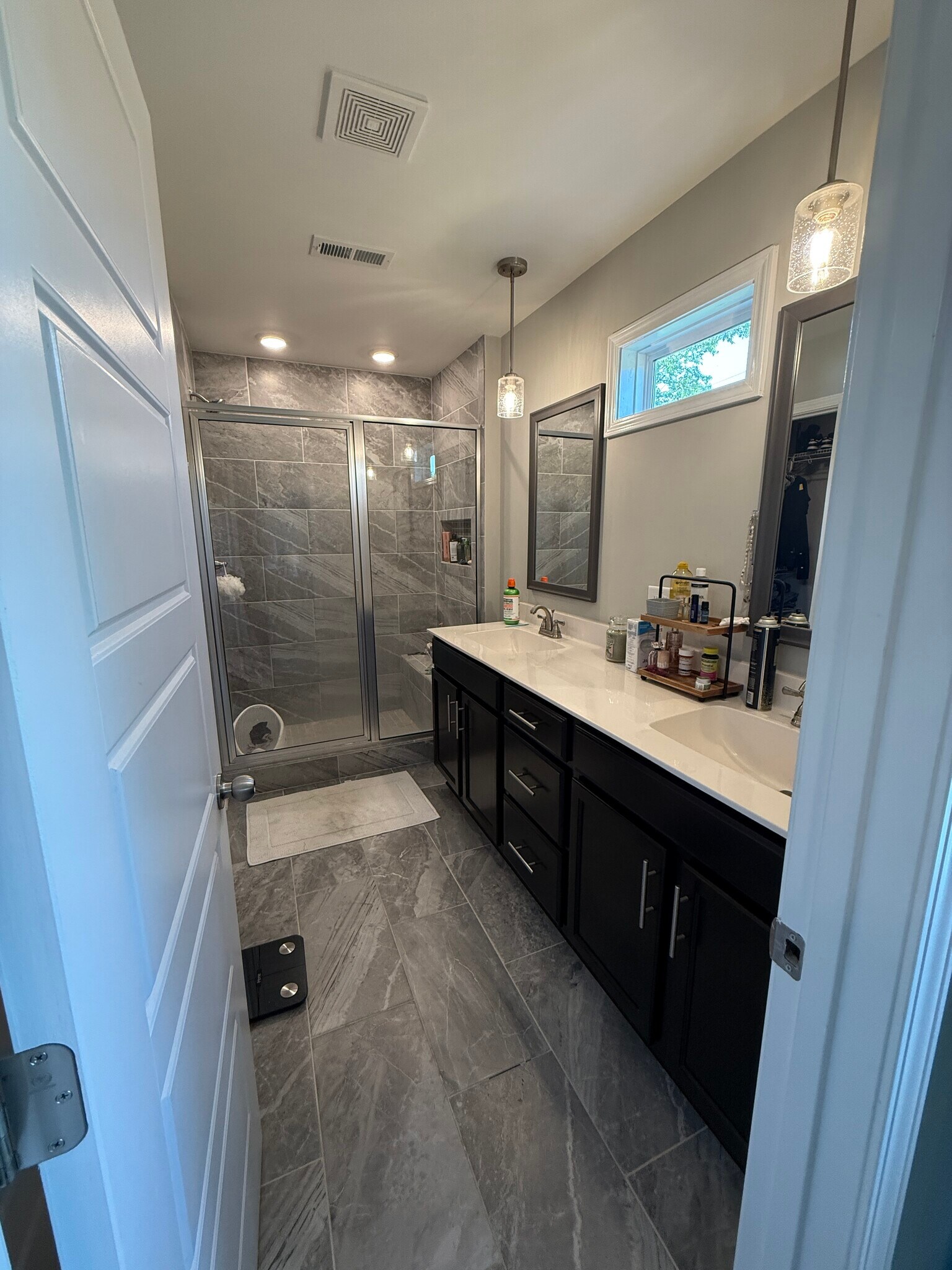 Master bathroom - 246 King Rd