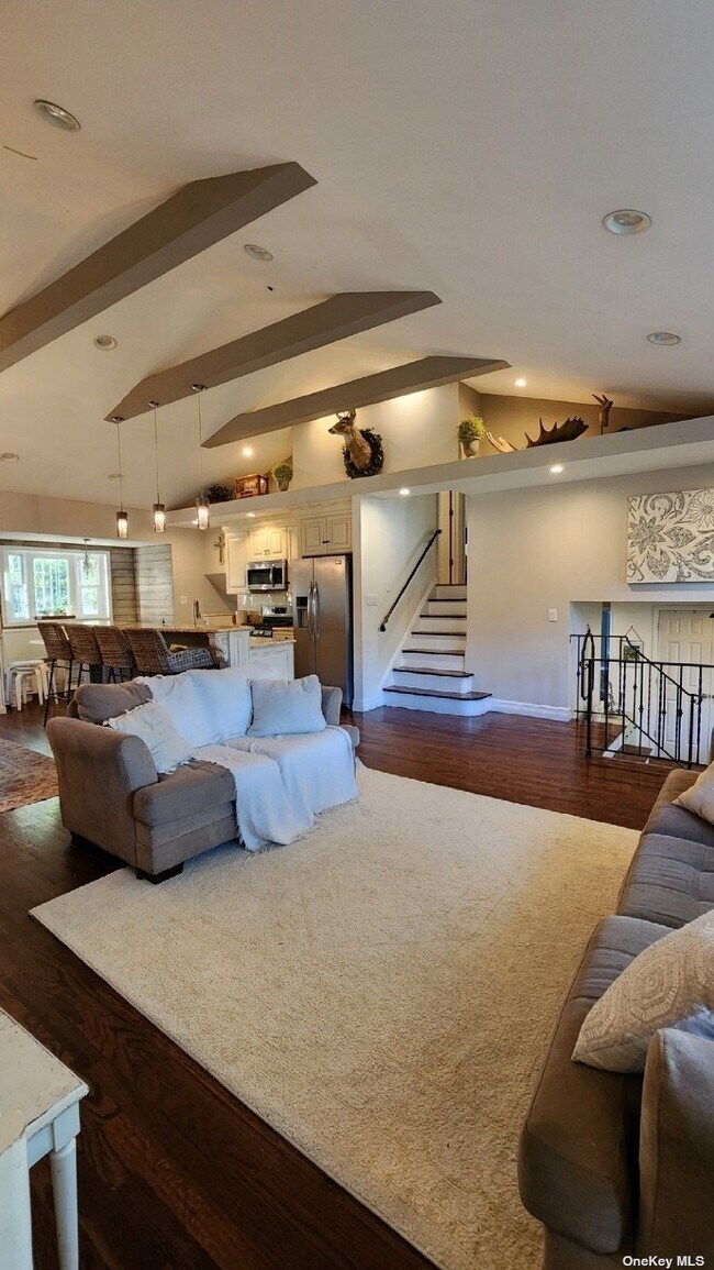 Building Photo - 350 Linden St