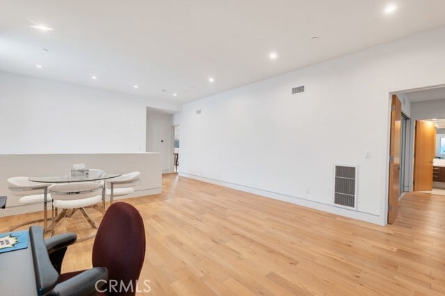 Building Photo - 16518 Moorpark St