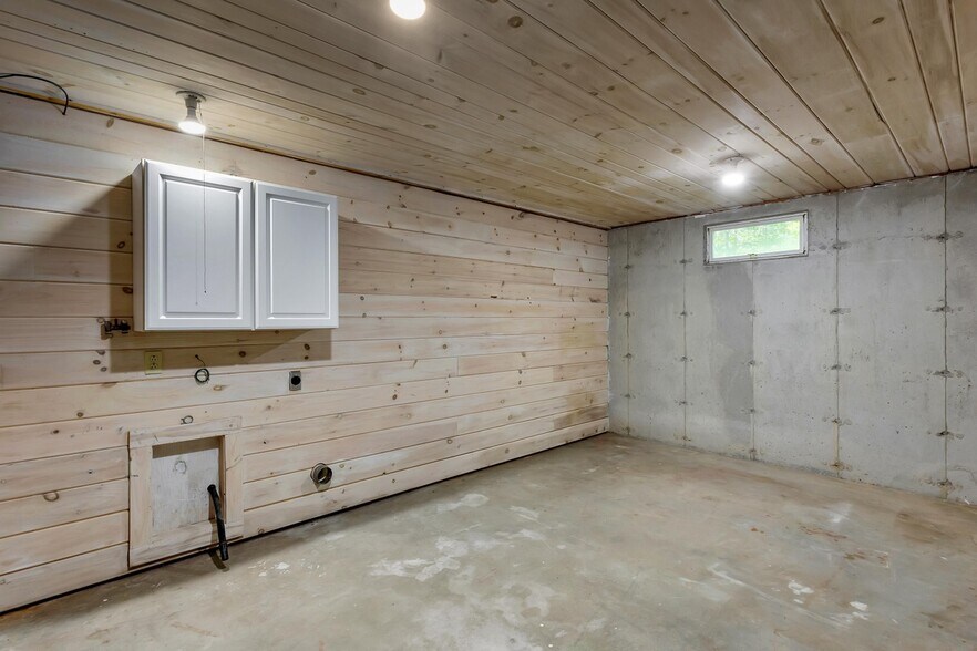 Building Photo - 321 Gibbs Rd