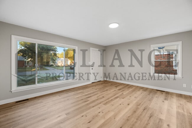 Building Photo - 2548 N Somerset Ave