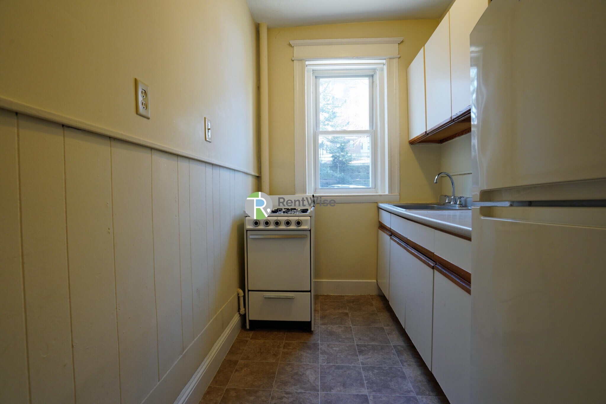 Building Photo - 217 Kelton St