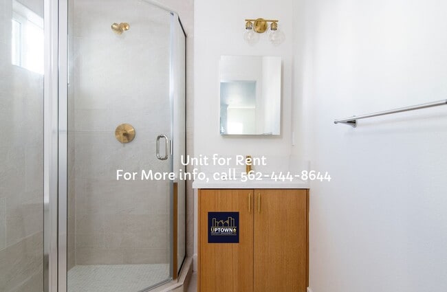 Building Photo - Townhome - 3 Bedrooms-2.0 Baths - Cudahy