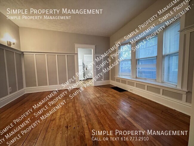 Building Photo - 1036 Lafayette Ave NE