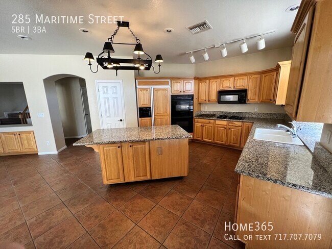 Building Photo - Wonderful Home in Gated Neighborhood!