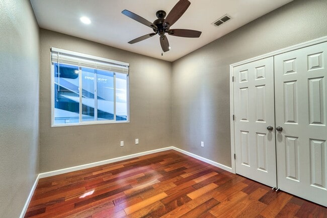 Building Photo - Stunning 4-Bedroom Home in Plumas Lake