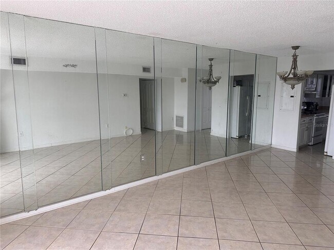Building Photo - 4939 Floramar Terrace