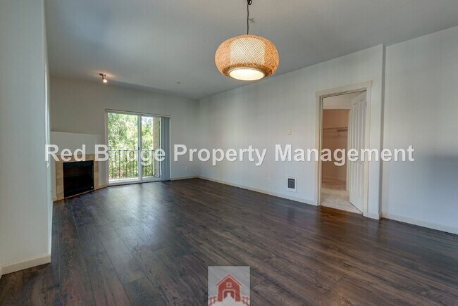 Building Photo - 10834 NE Holly St