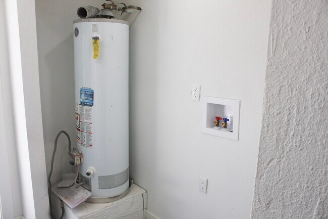 Building Photo - 1125 Tamerack Ave