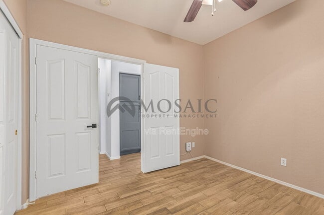 Building Photo - 105 E Piccolo Ct