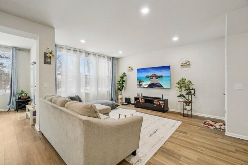 Building Photo - 525 Addison Cir