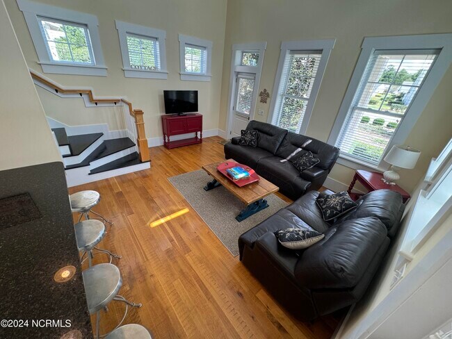 Building Photo - 819 Meadowsweet Ln