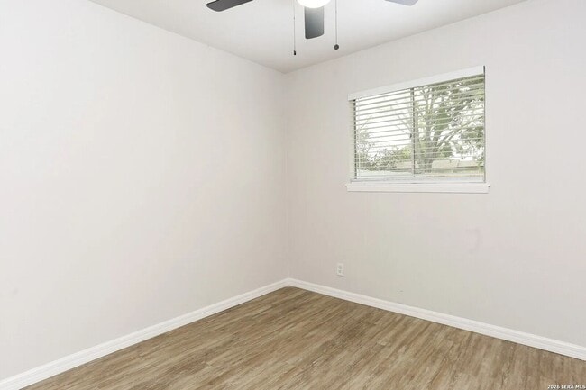 Building Photo - Single Story Home Near Tom Slick Park