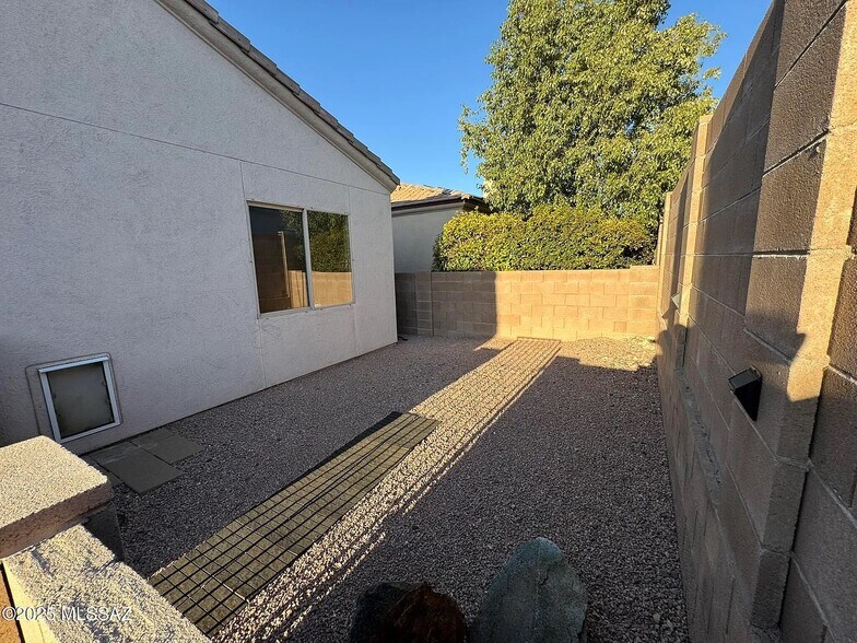 Building Photo - 7456 E Placita del Espiritu