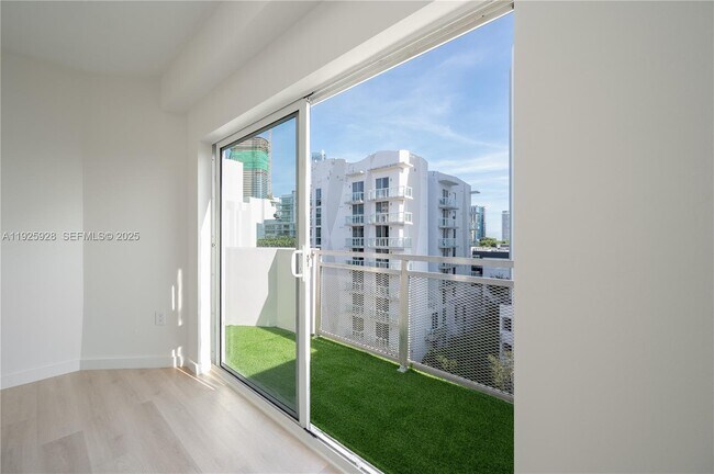 Building Photo - 1712 SW 2nd Ave