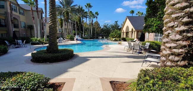 Building Photo - 7800 Point Meadows Dr