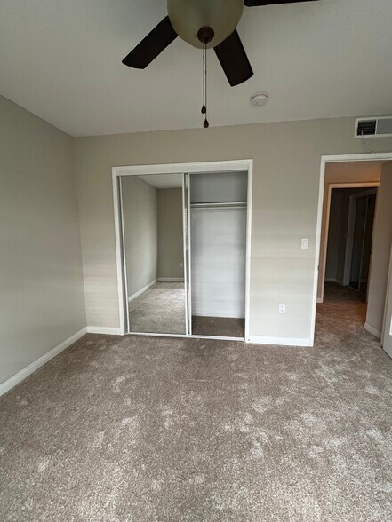 Building Photo - 25981 Coombe Hill Dr