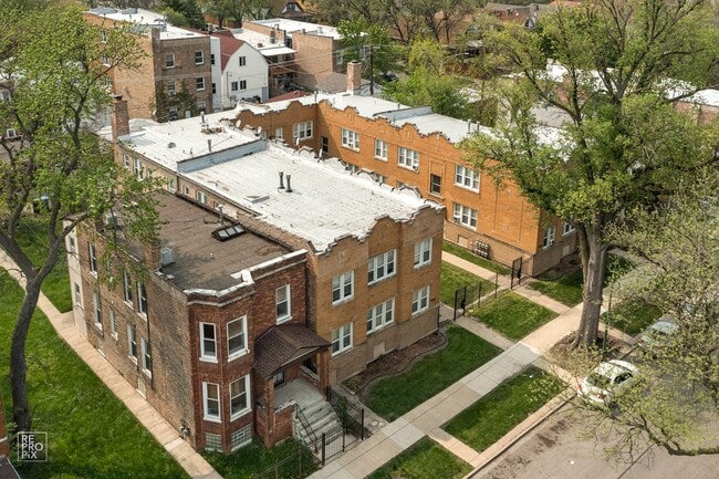 Building Photo - 1042 N Leamington Ave Chicago, IL 60651