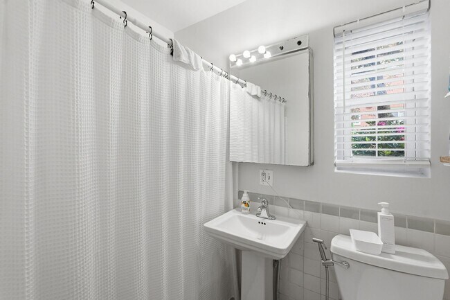 Building Photo - Bright Alexandria Condo with Private Patio & Community Pool!