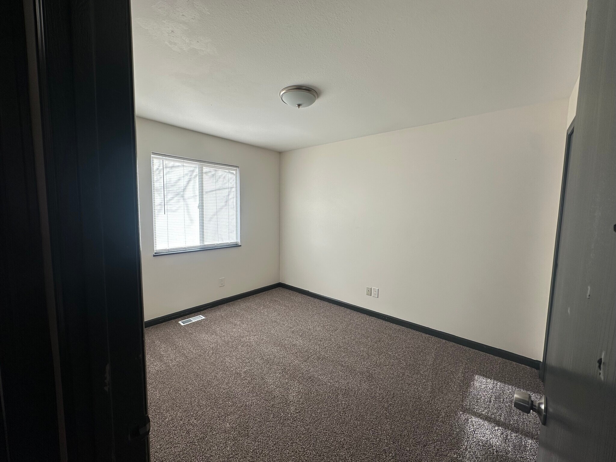 Building Photo - 2710 Hangtree Ct